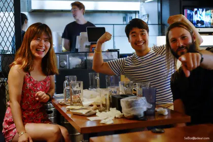 Jeongmi, Jin, et Rylan dans un
