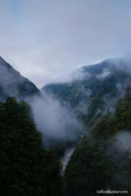 Vallée d'Iya, gorge de Koboke, au petit matin